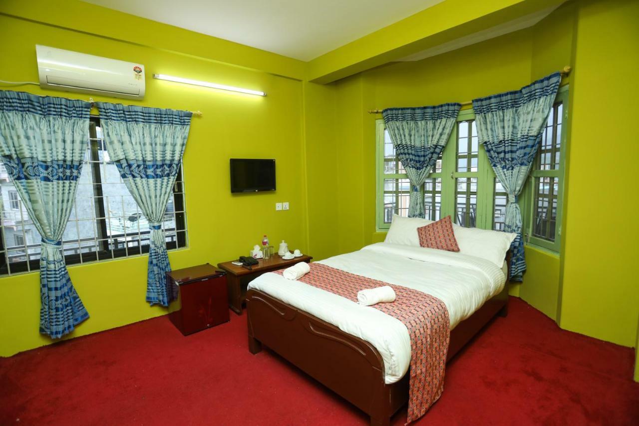 Hotel Blue Magnet Pokhara Exterior foto