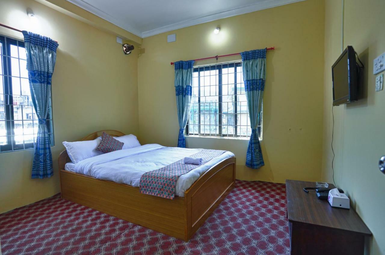 Hotel Blue Magnet Pokhara Exterior foto