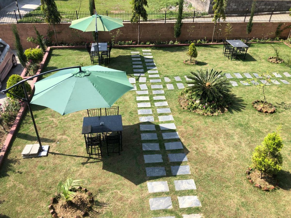 Hotel Blue Magnet Pokhara Exterior foto